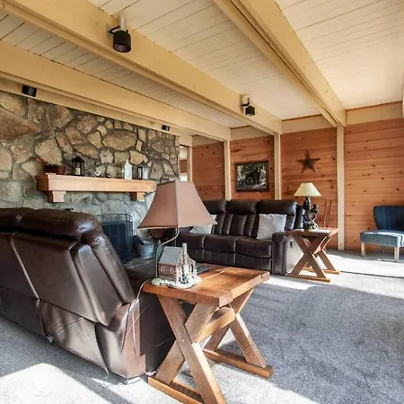 Bear View Chalet With Hot Tub And Near Ober Gatlinburg Exterior photo