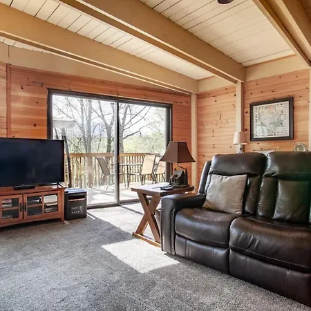 Bear View Chalet With Hot Tub And Near Ober Gatlinburg Exterior photo