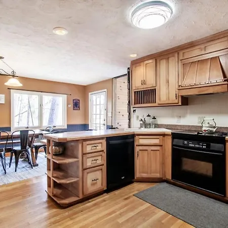 Bear View Chalet With Hot Tub And Near Ober Gatlinburg Exterior photo