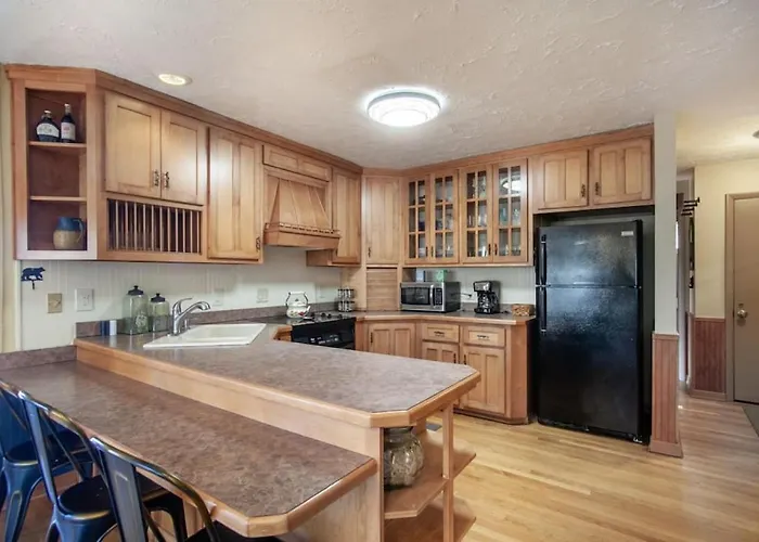 Bear View Chalet With Hot Tub And Near Ober